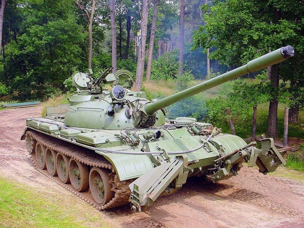 Обзор советского среднего танка т-54.