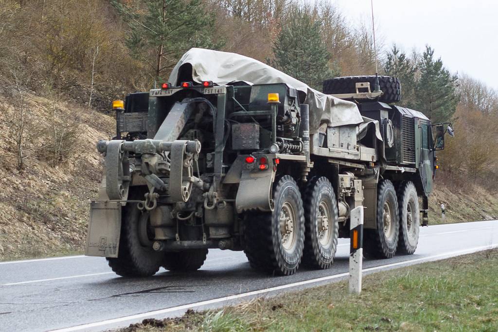 Тяжелый тактический грузовик повышенной мобильности - heavy expanded mobility tactical truck