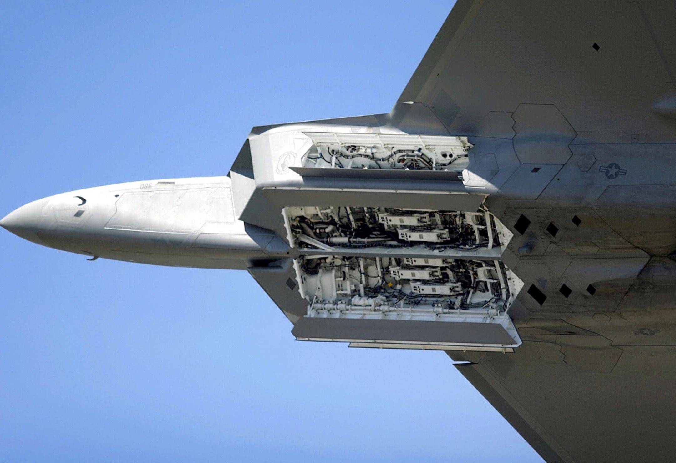 Многоцелевой истребитель пятого поколения f-22 "раптор"