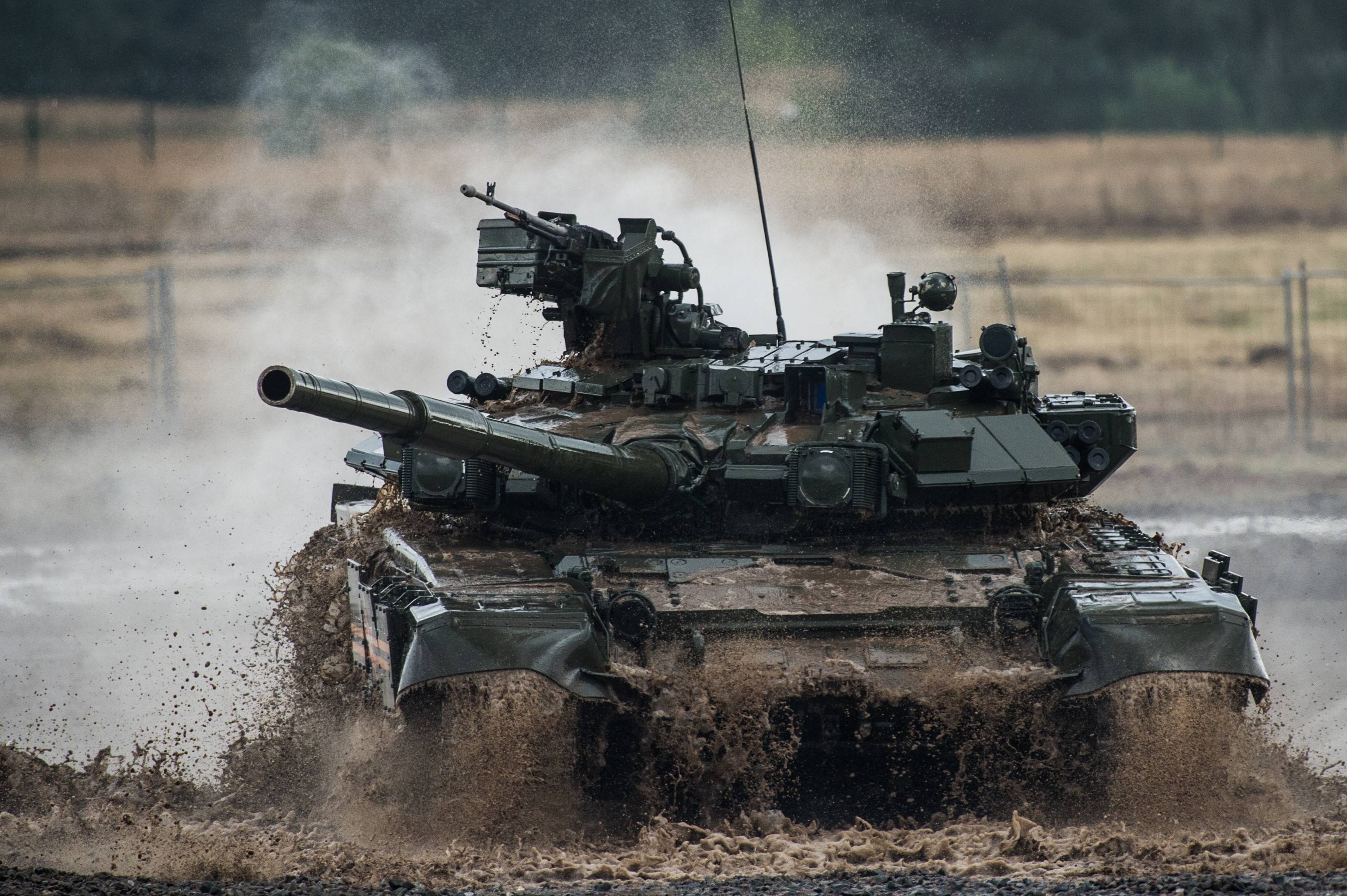 Российский танк т-90: модификации, технические характеристики, сколько весит тонн | вооружение.рф