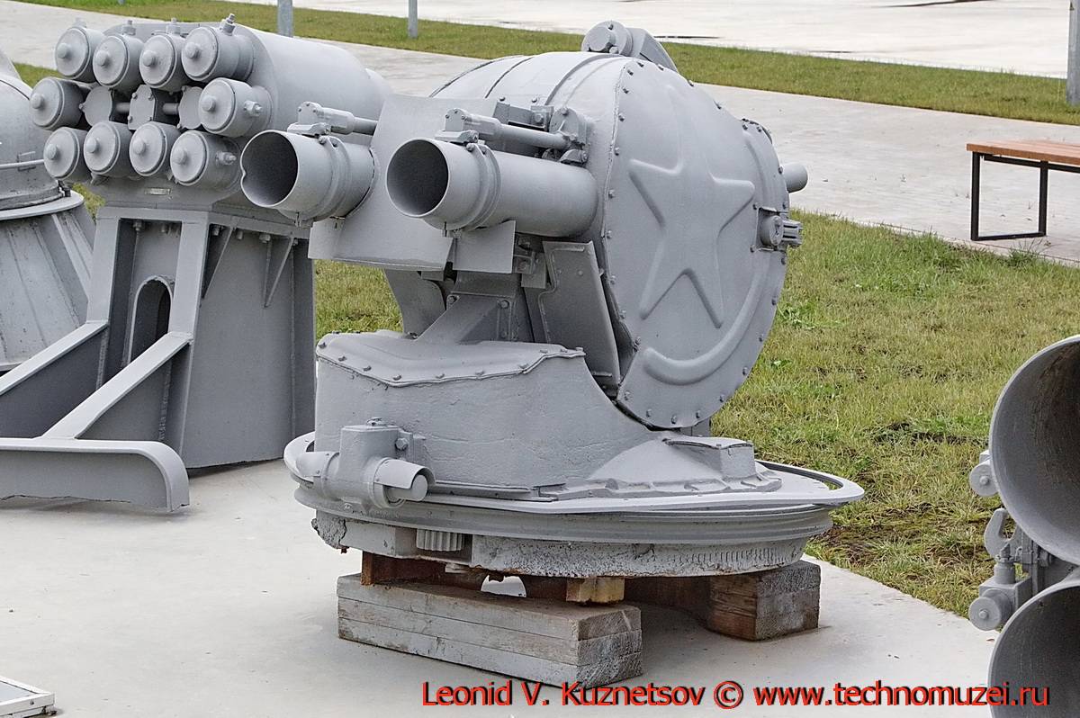 Морские артиллерийские установки в техническом музее, г.тольятти