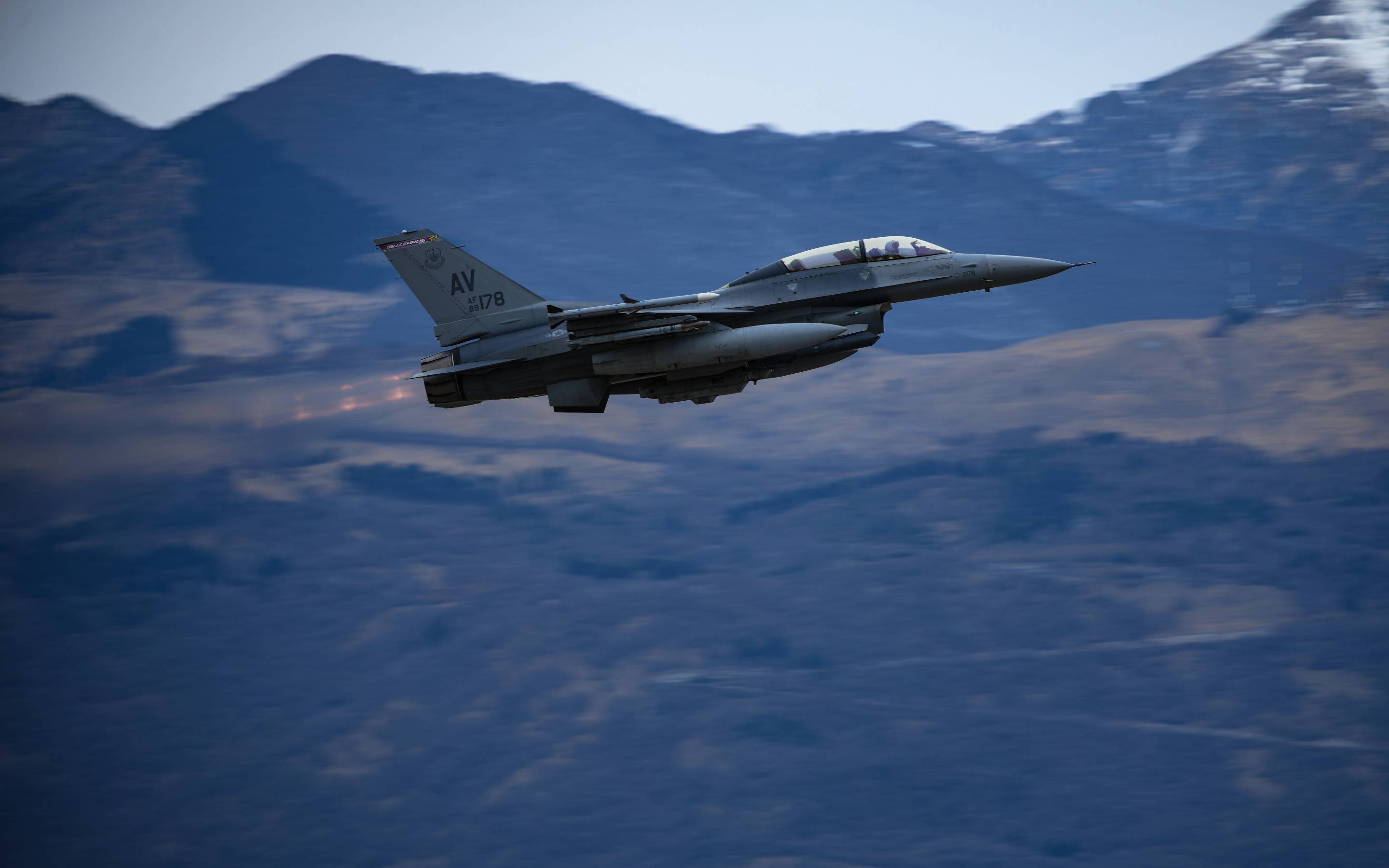 Истребитель f-16 фото. видео. вооружение. ттх. скорость