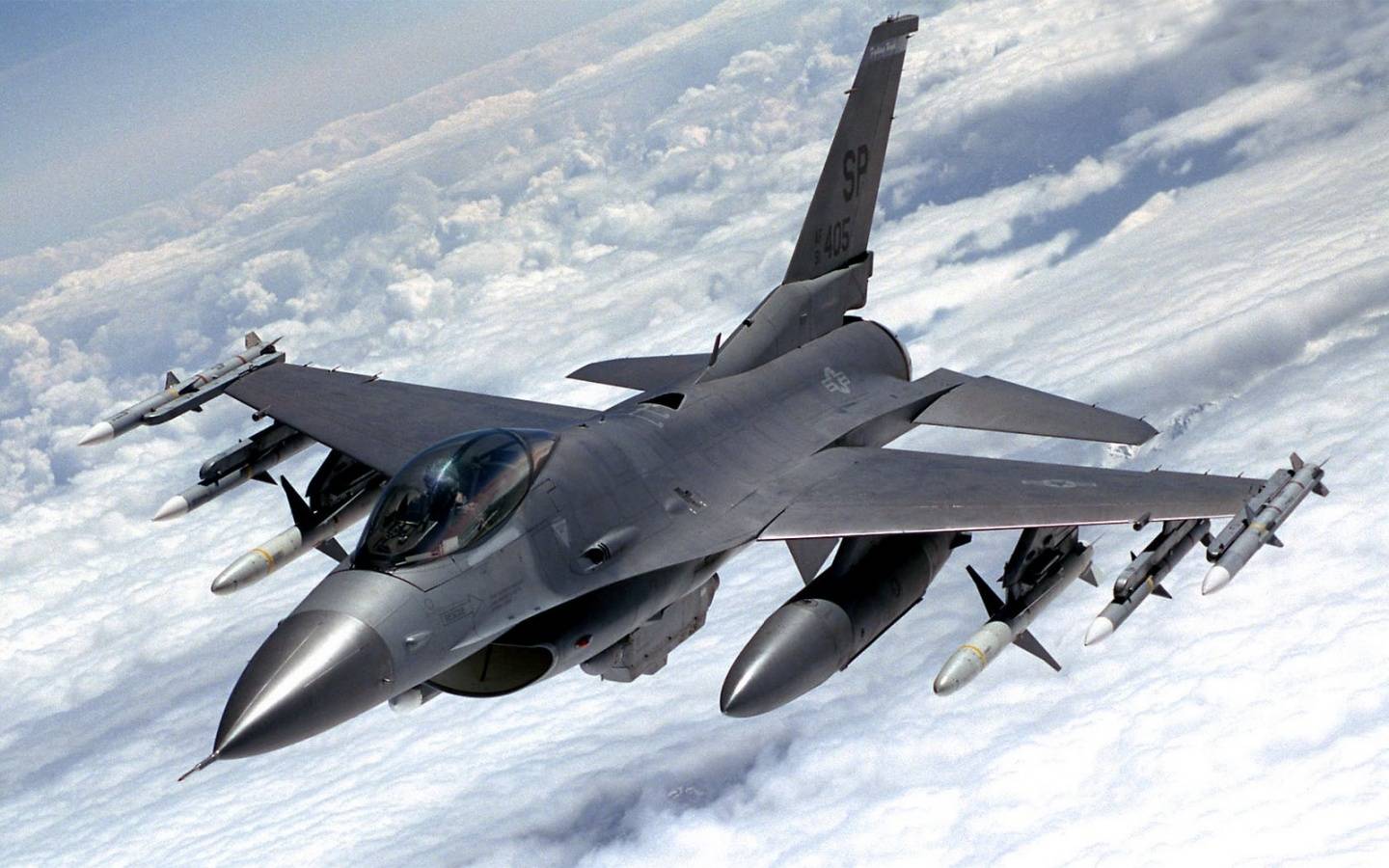 F 16 американский истребитель бомбардировщик, технические характеристики ттх, скорость, боевая нагрузка и применение, тяга двигателя