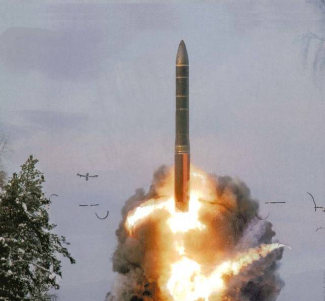 Рт-2пм2 "тополь-м" - российский ракетный комплекс