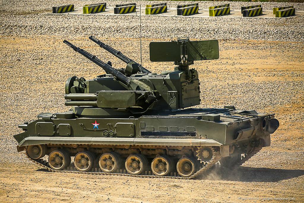 Зенитный пушечно-ракетный комплекс "Тунгуска" (Россия)