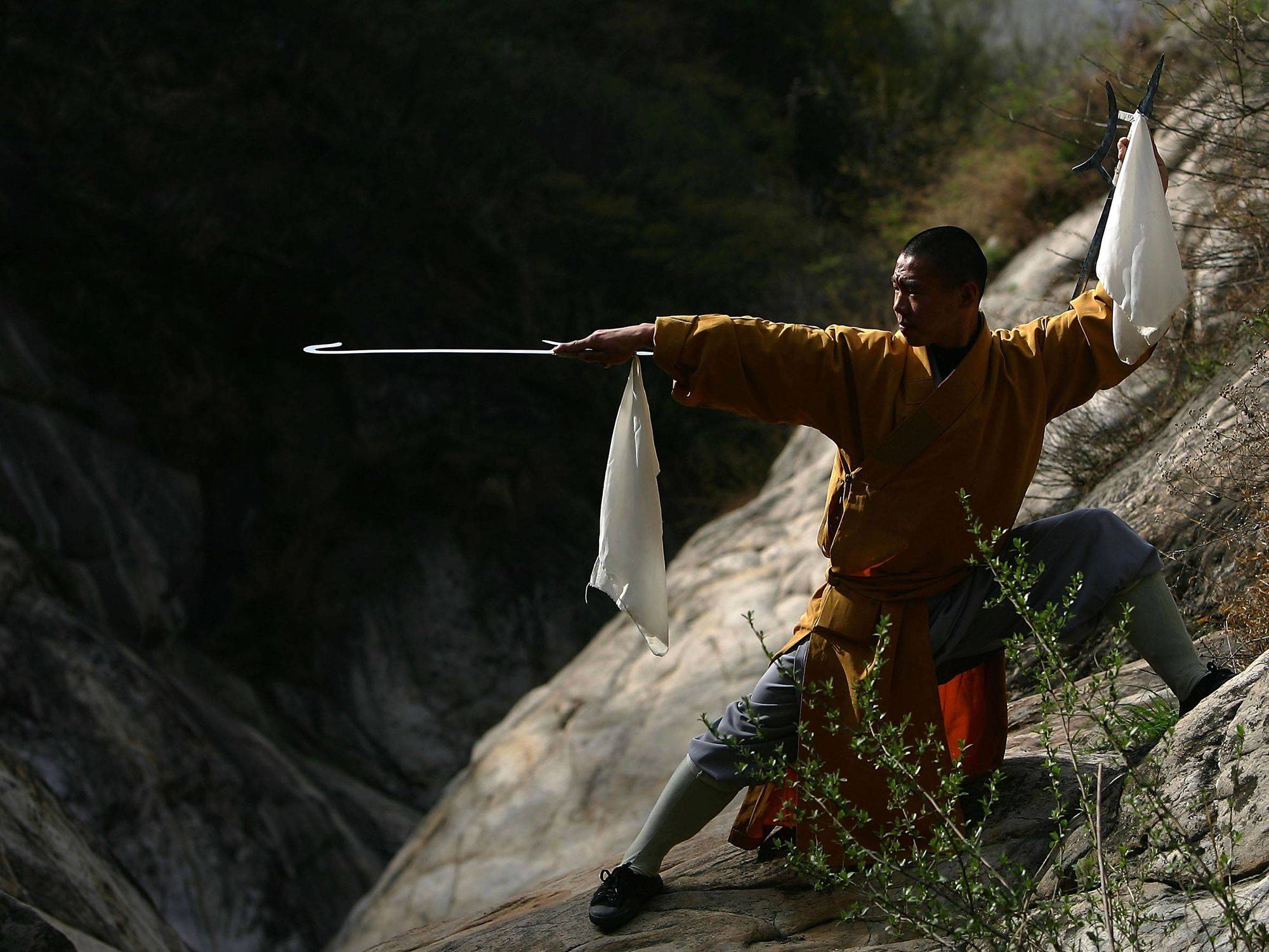 Шуангоу – экзотическое оружие китайских монахов и его особенности
