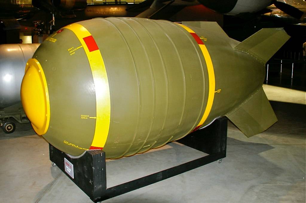 Авиационная бомба. виды. характеристики.