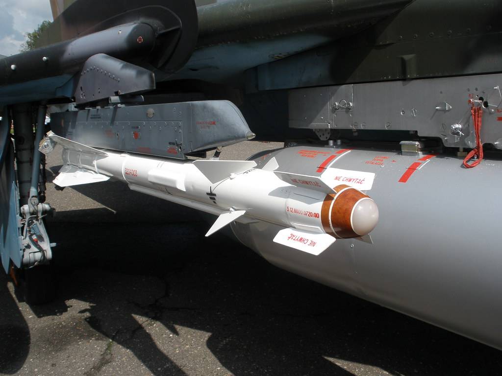 Опытная ракета “воздух-воздух” р-90 (россия)