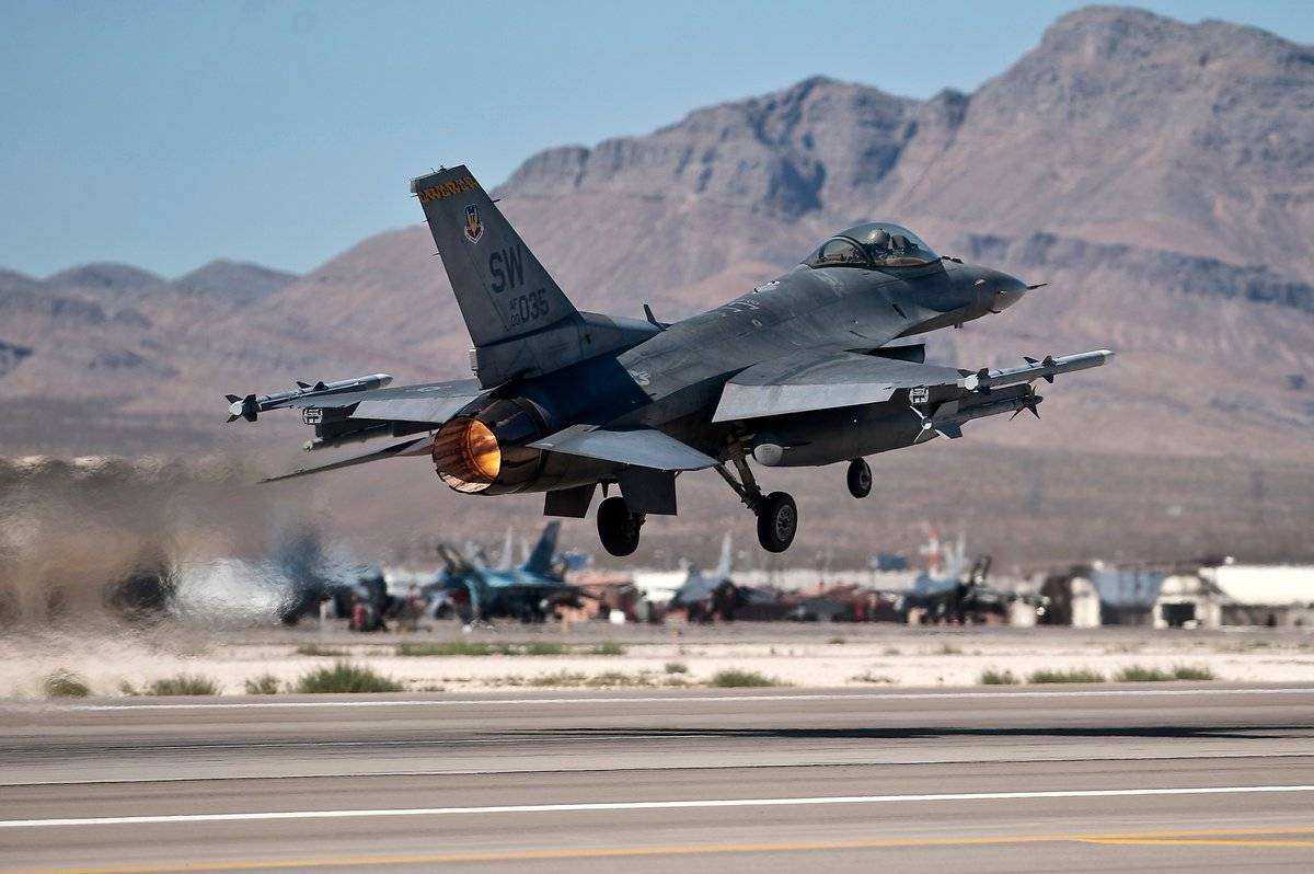 Истребитель f-16 фото. видео. вооружение. ттх. скорость