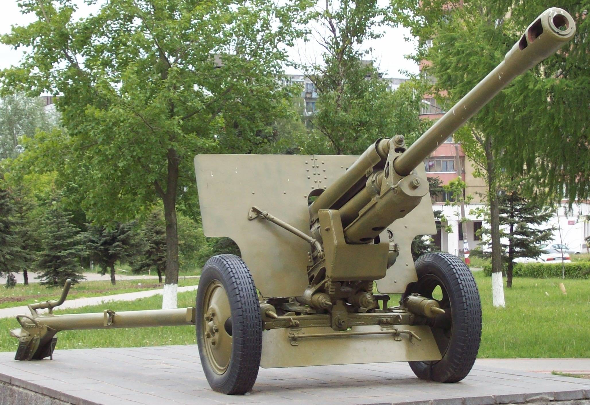 Противотанковая пушка зис-3 (экспозиция технического музея ваза)