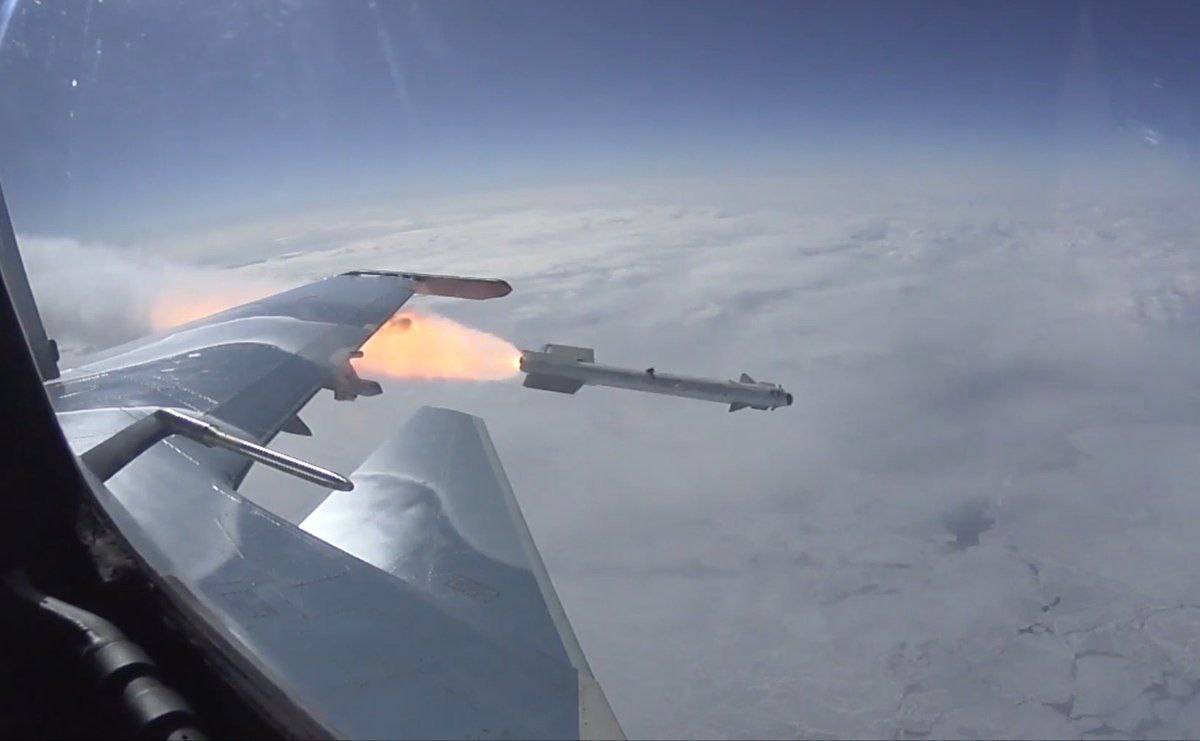 Неустаревающий су-27 — обзор многофункционального истребителя