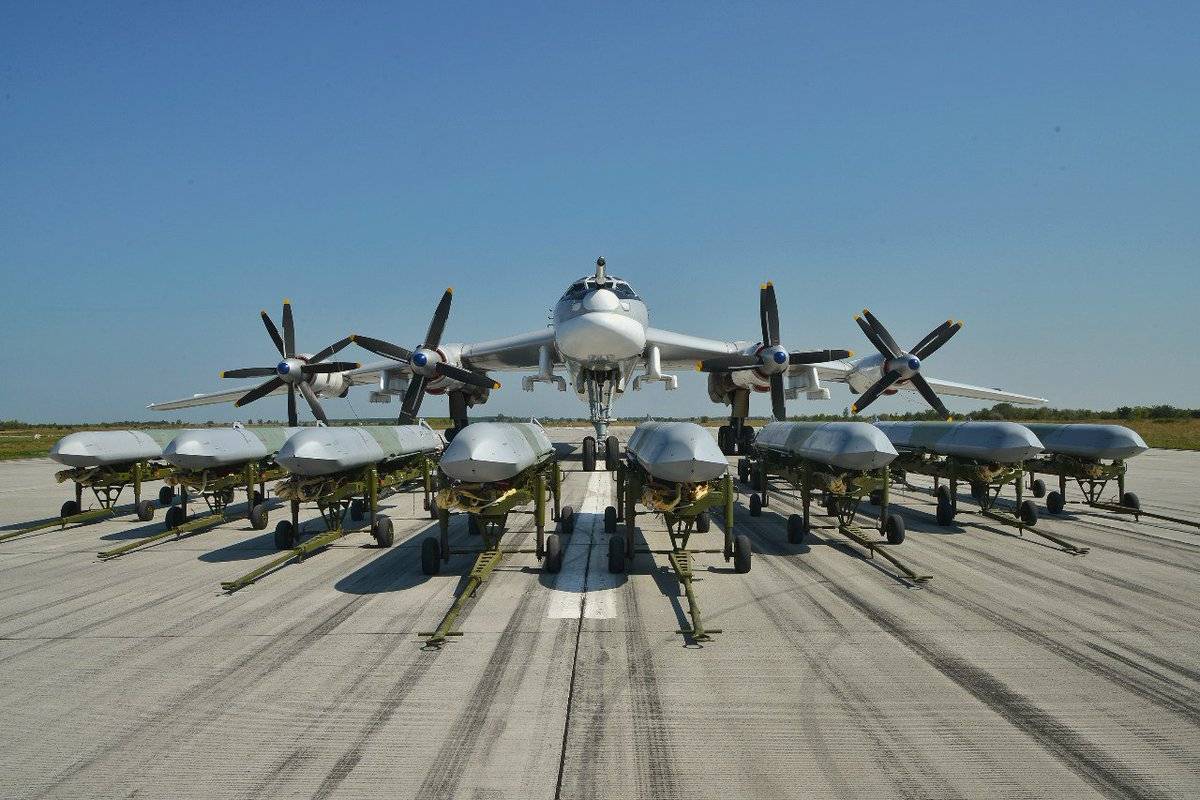 Стратегический бомбардировщик и морской патрульный самолет ту-95