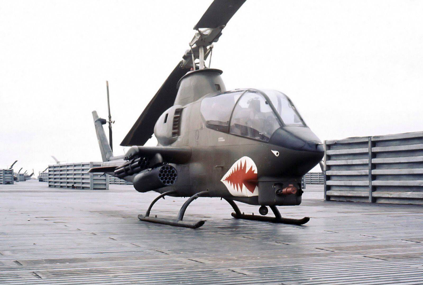 Cobra g. Вертолет Ah-1g Cobra. Ah-1 Cobra Vietnam. Вертолёт Ah-1g Cobra во Вьетнаме. Bell Ah-1 Cobra во Вьетнаме.