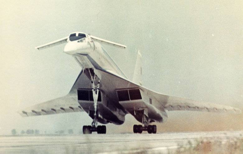 Ту-244 : возвращение сверхзвуковых авиалайнеров в небо