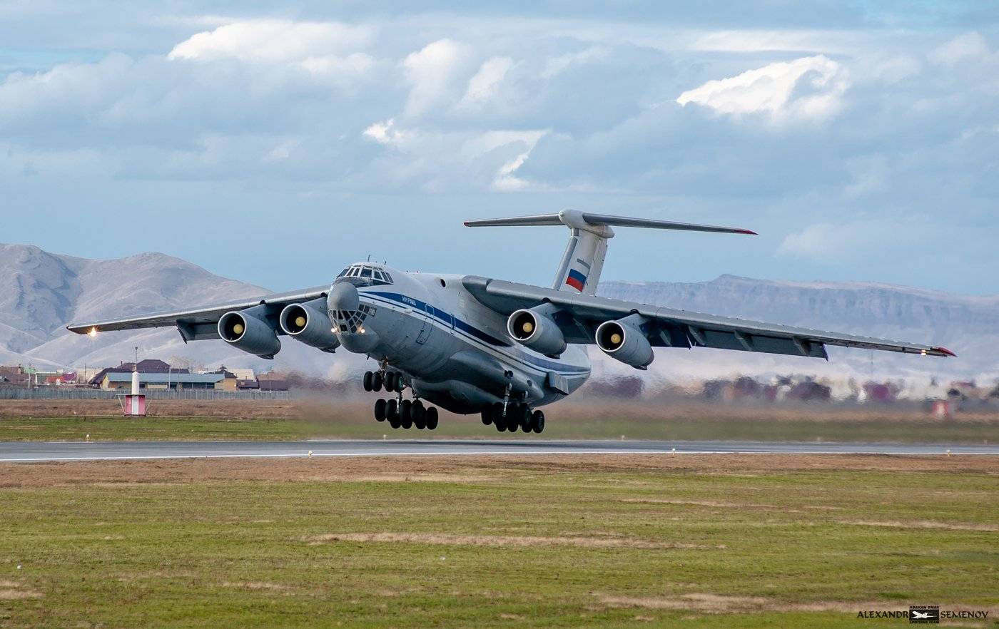 «крылья нашей армии»: на что способен новый военно-транспортный самолёт россии — рт на русском