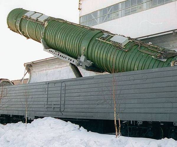 Боевой железнодорожный ракетный комплекс "баргузин"