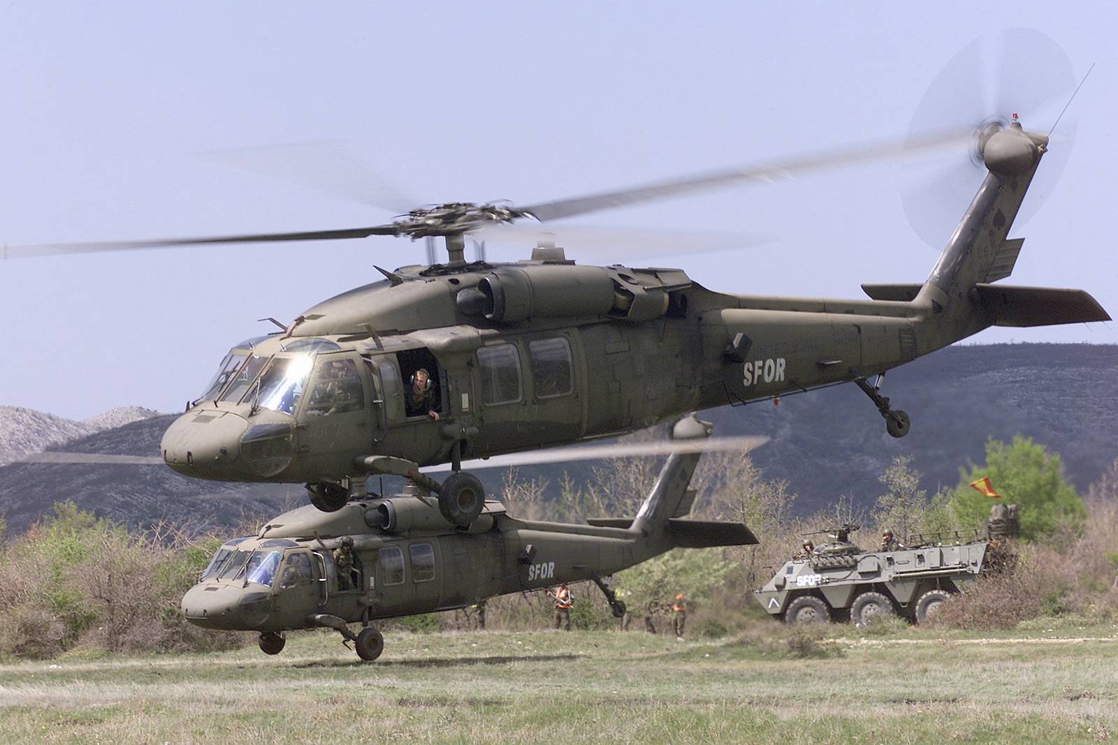 Многоцелевой вертолёт sikorsky uh-60 black hawk
