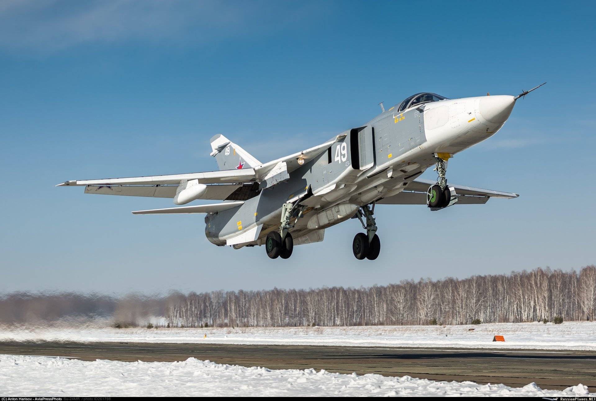 Самолет су-24 — российский фронтовой бомбардировщик