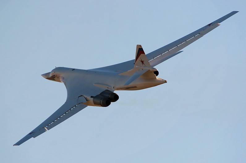 Белый лебедь высота. Белый лебедь самолет ту 160. Ту-160м бомбардировщик белый лебедь. Самолет ту 160м. Ту-160 сверхзвуковой самолёт.