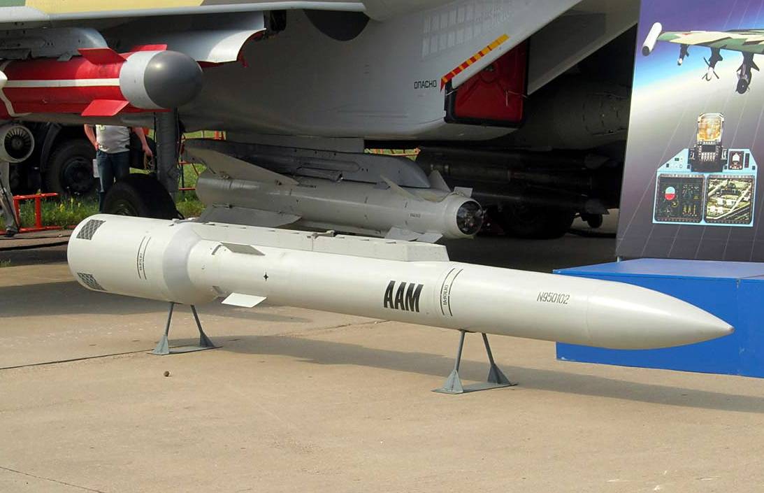 Тактическая противорадиолокационная ракета x-28.