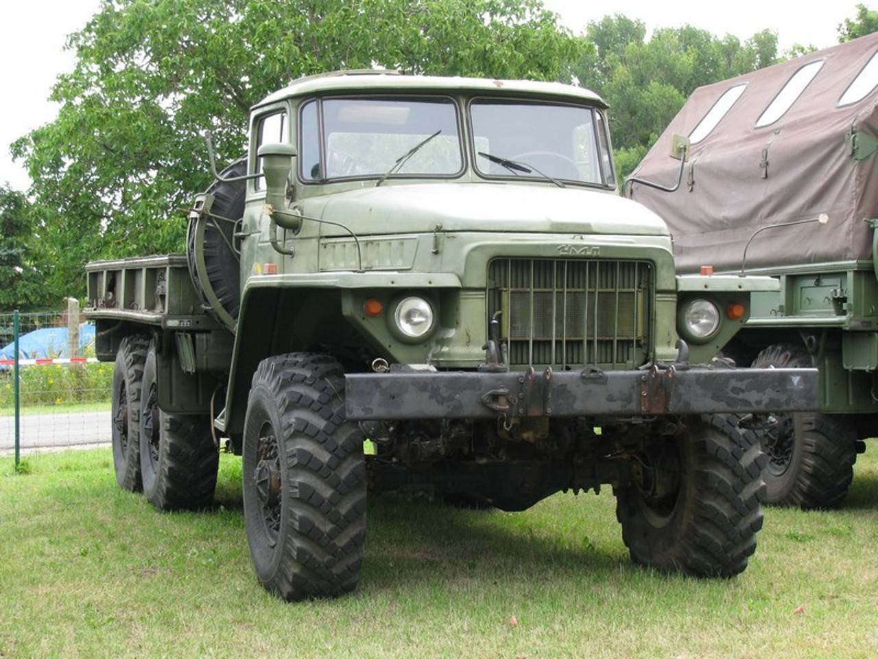 Грузовик урал-43206