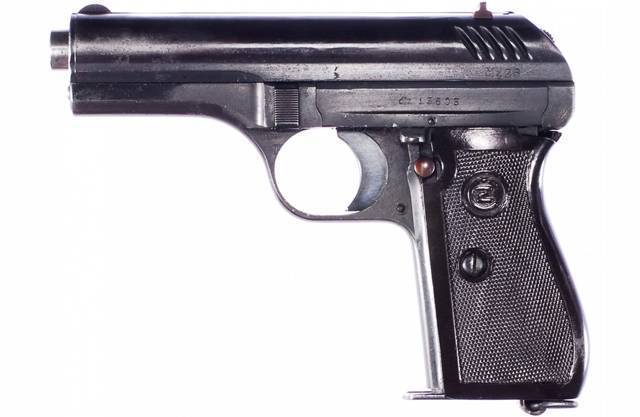 Пистолет vz. 15 - конкурент Глок