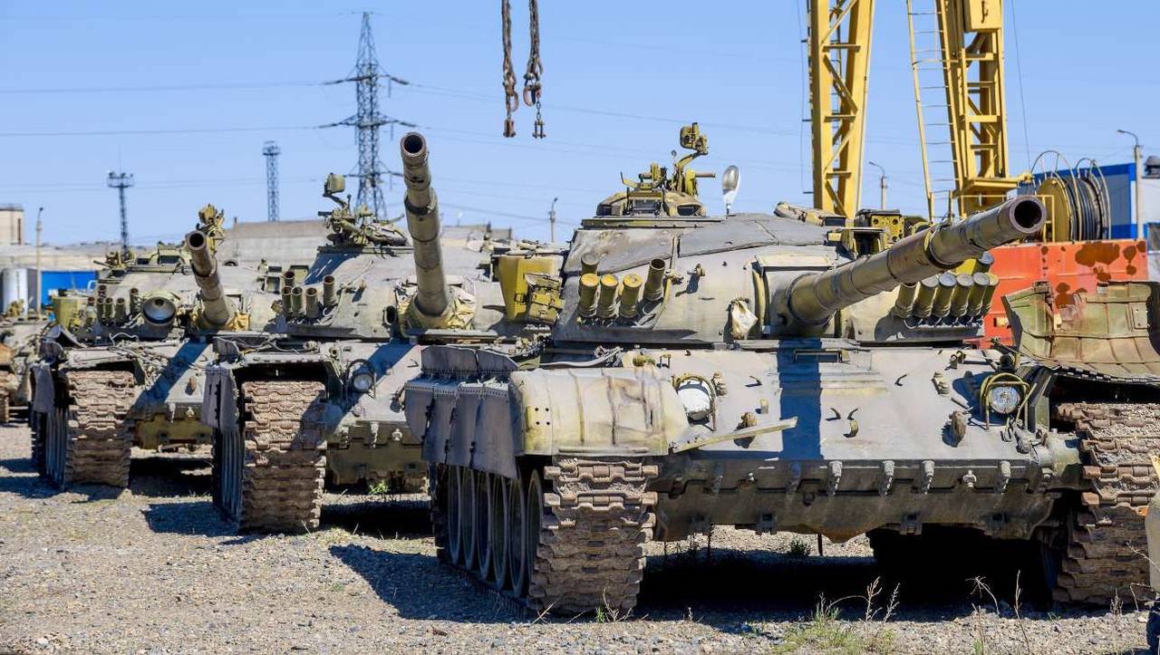 Спецоперация "z": сколько танков на фронте осталось у украины и у россии?