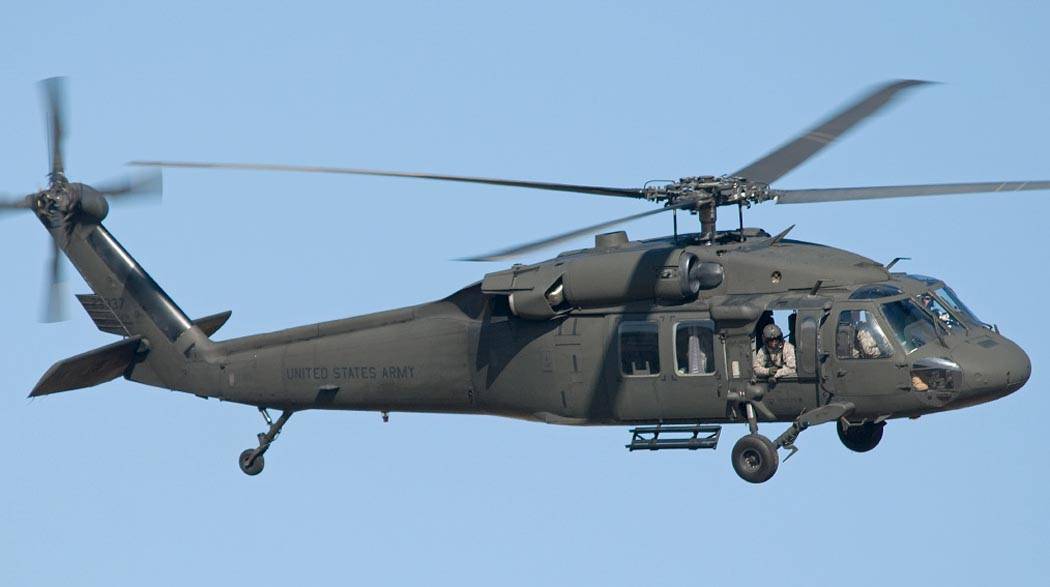 Вертолет sikorsky "uh-60 black hawk"