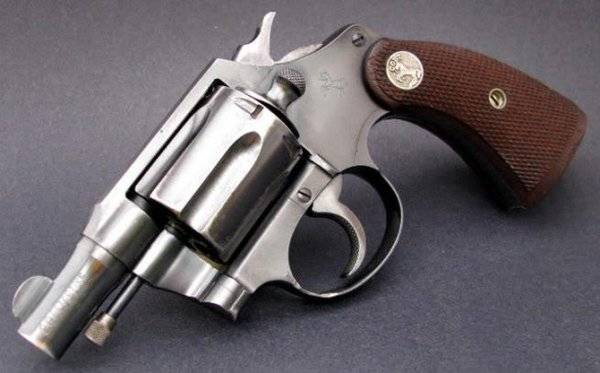 Первые револьверы кольта. colt detective special - револьвер в стиле нуар кольт миротворец 45 калибра