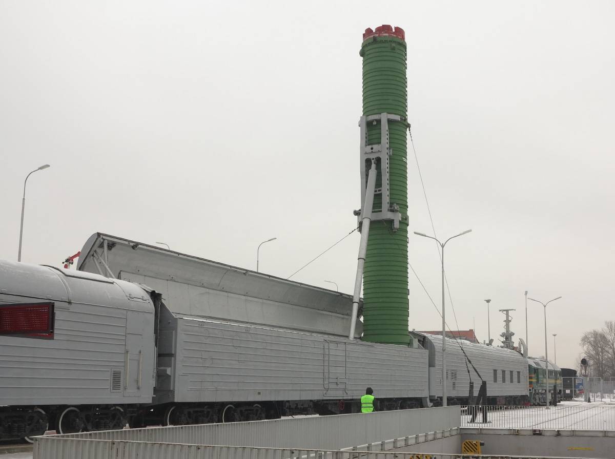 Боевой железнодорожный ракетный комплекс - вики