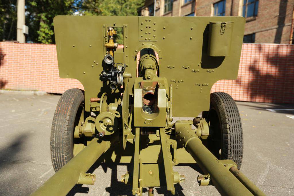 Советская 76-мм дивизионная пушка ЗиС-3 1942 года – универсальное дальнобойное орудие