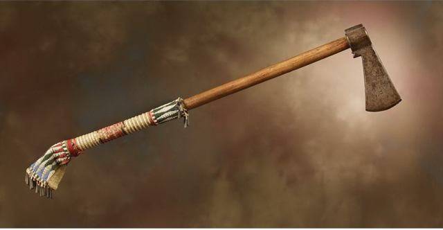 Дубинка в форме мушкета сделанный индейцами. томагавк – настоящее оружие настоящего индейца. огнестрельное оружие индейцев