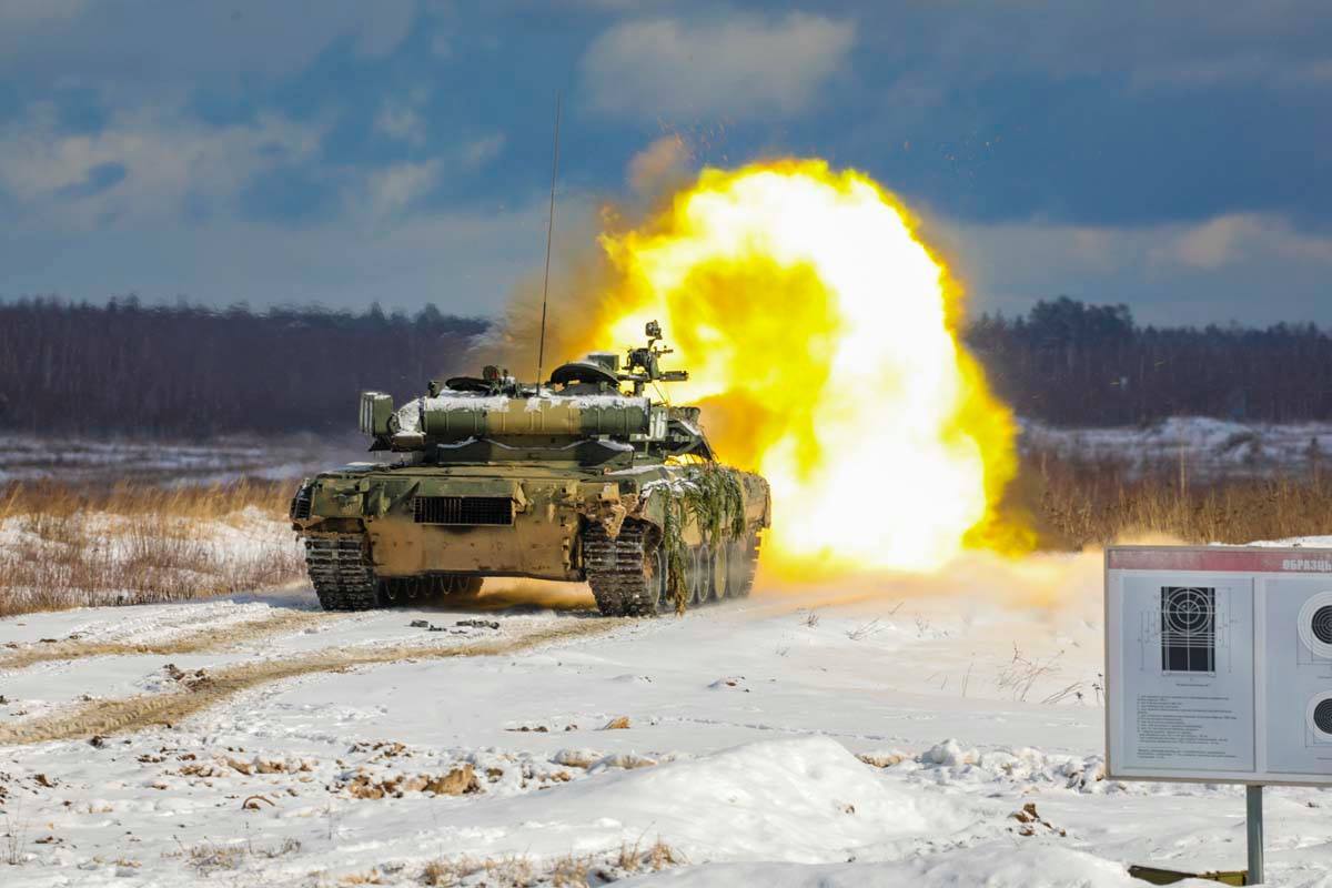 Т-80у Кантемировской дивизии. Огонь из танка. Скачай танки стреляют. Т-80у Кантемировской дивизии. Огонь из танка.