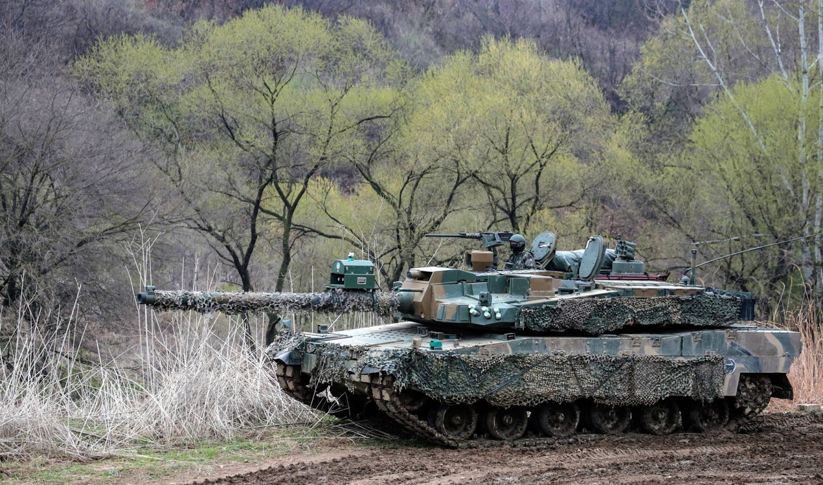 На покупку танков black panther южная корея потратила 900 миллиардов вон
