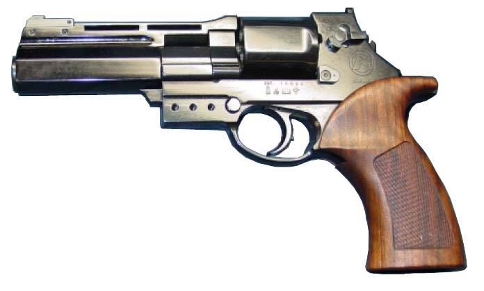 Пистолет vs. револьвер: самое эпичное противостояние века