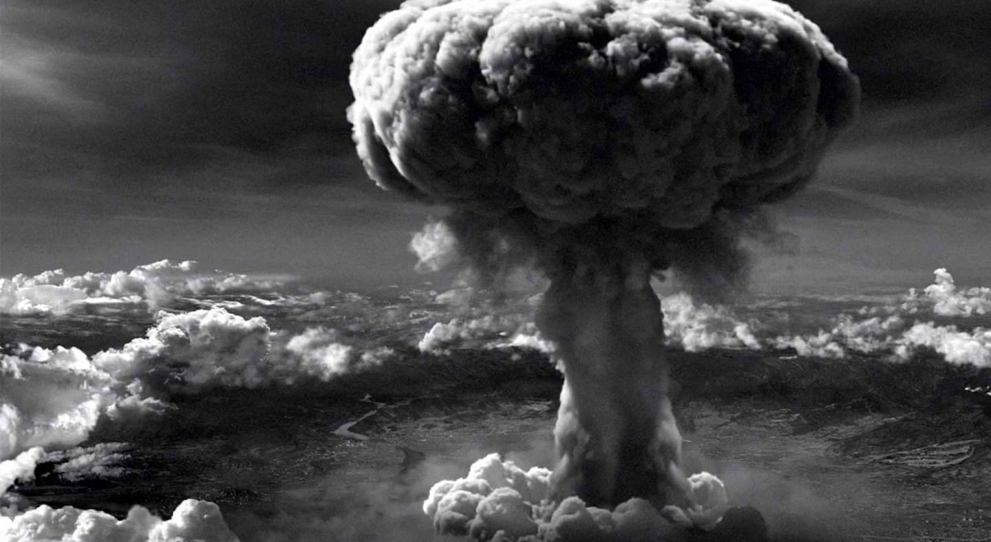 Изобретение атомной бомбы. ядерная бомба – оружие, обладание которым, уже является сдерживающим фактором