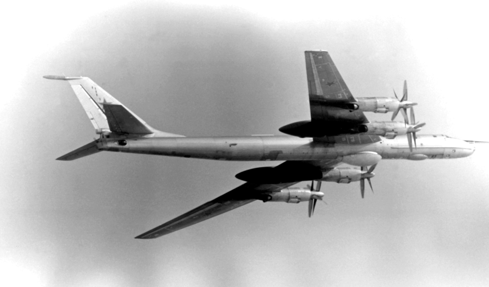 Tu-95 bear strategic intercontinental bomber