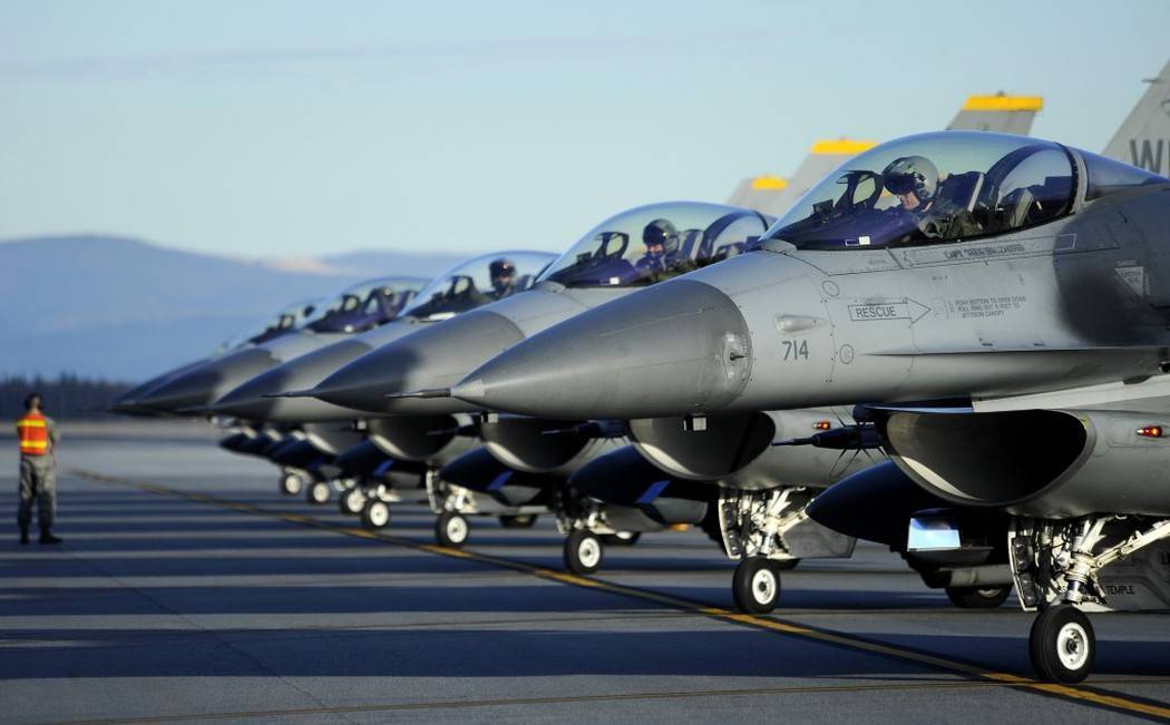 General Dynamics F-16 – крупносерийный «сокол»