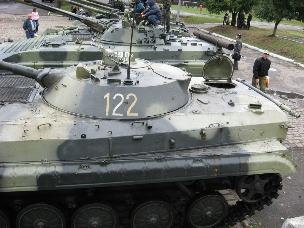Боевая разведывательная машина брм-1к (командирская)