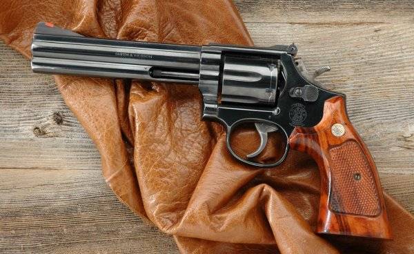 Револьвер Smith & Wesson Model 340PD