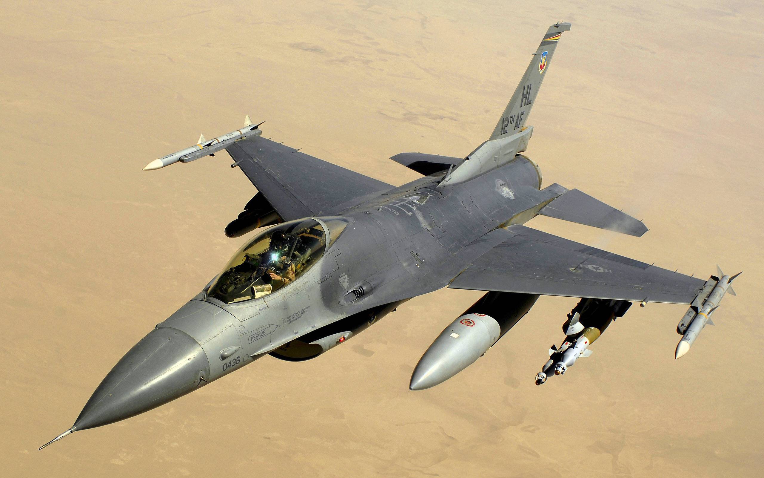 General dynamics f-16 fighting falcon ²