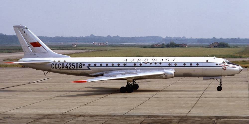 Ту-104 — описание первого Советского пассажирского самолета