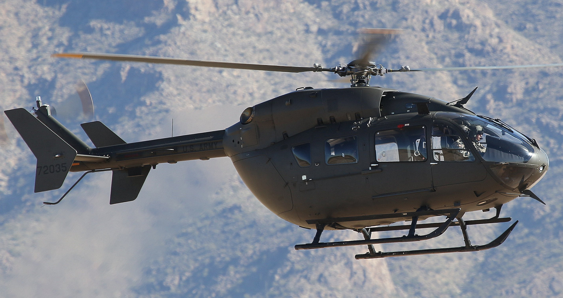Еврокоптер uh-72 lakotaсодержание а также развитие [ править ]