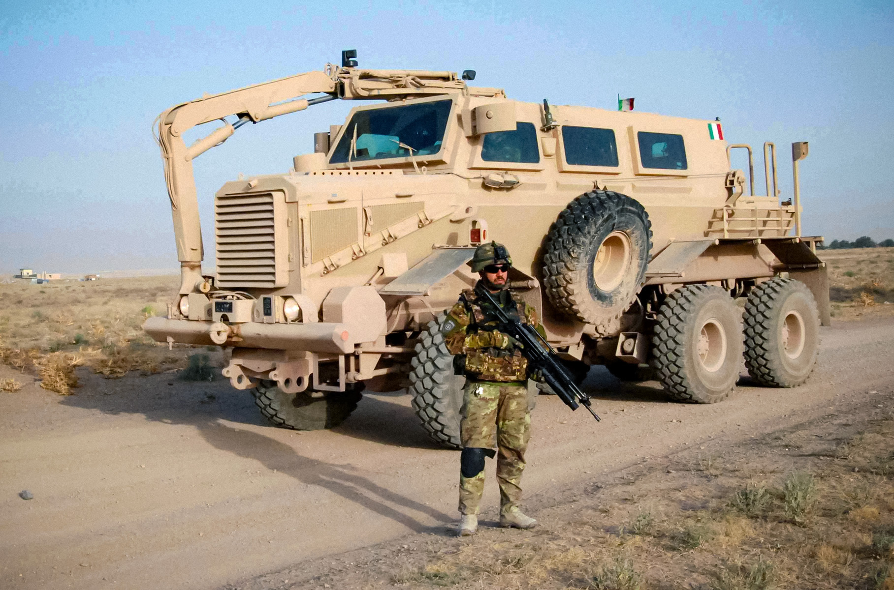 Армейский боевой автомобиль. десятка военных машин с самыми мощными двигателями. buffalo - автомобиль с противоминной защитой