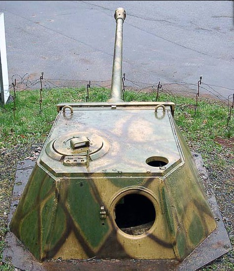 Башня танка в земле