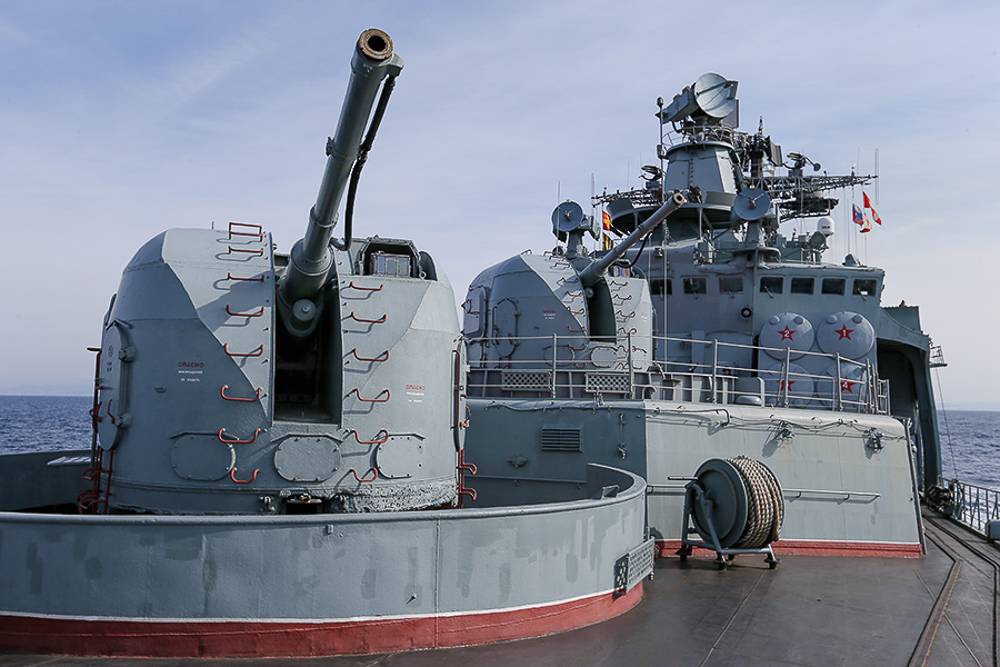 Морские артиллерийские установки в техническом музее, г.тольятти