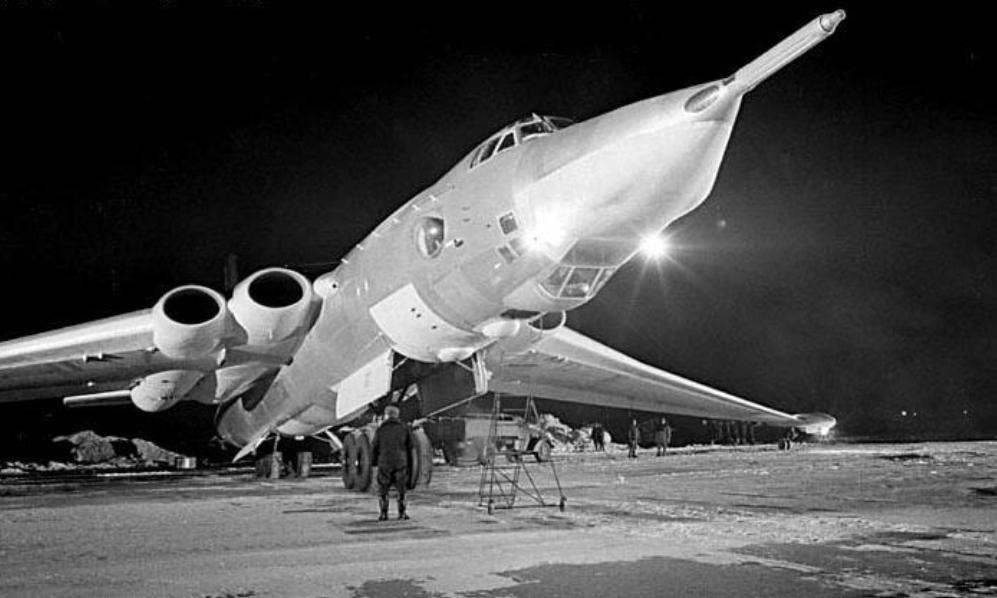 Стратегический бомбардировщик ту-160, технические и летные характеристики «белого лебедя»