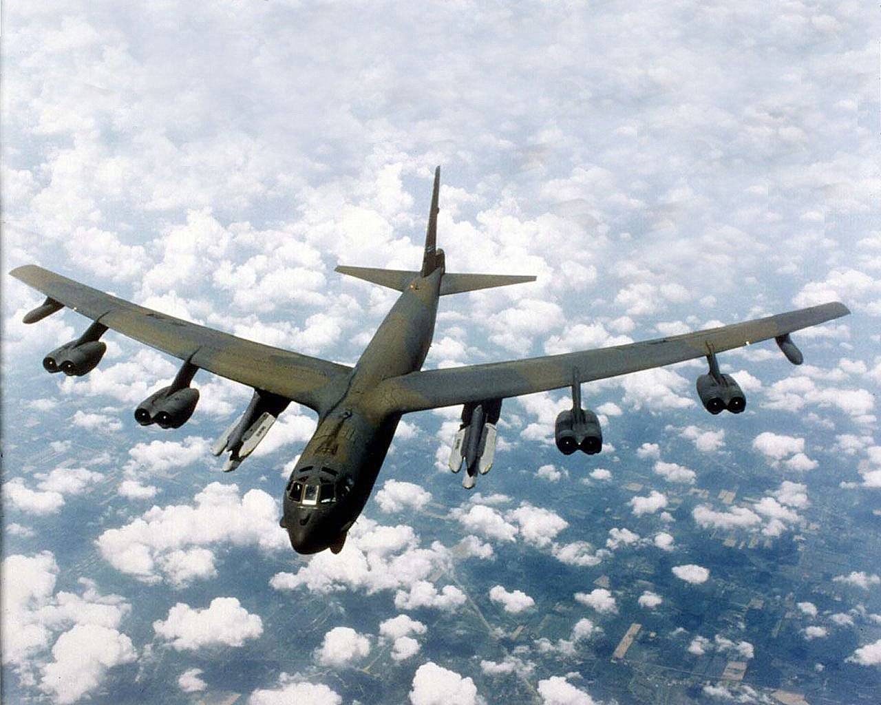 Стратегический бомбардировщик - strategic bomber