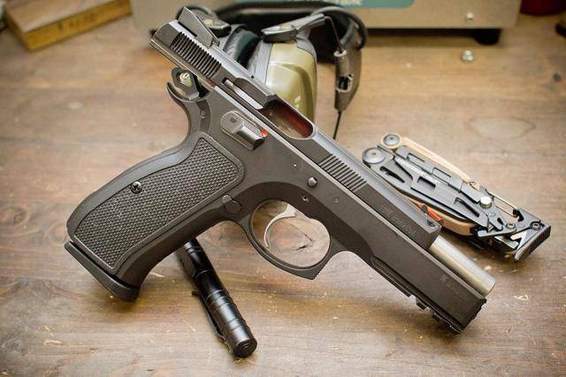 Семьдесят пятому — сорок лет: самый популярный боевой пистолет cz-75
