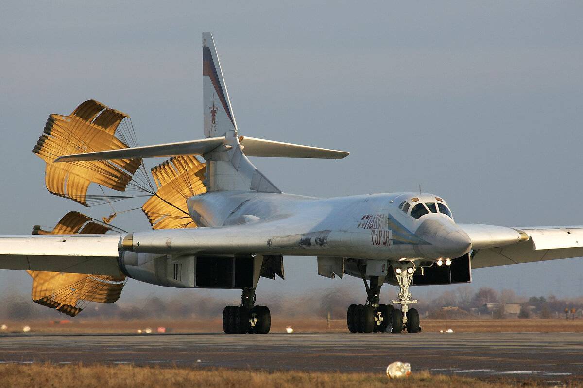 «белый лебедь»: чем опасен российский ракетоносец ту-160 | русская семерка